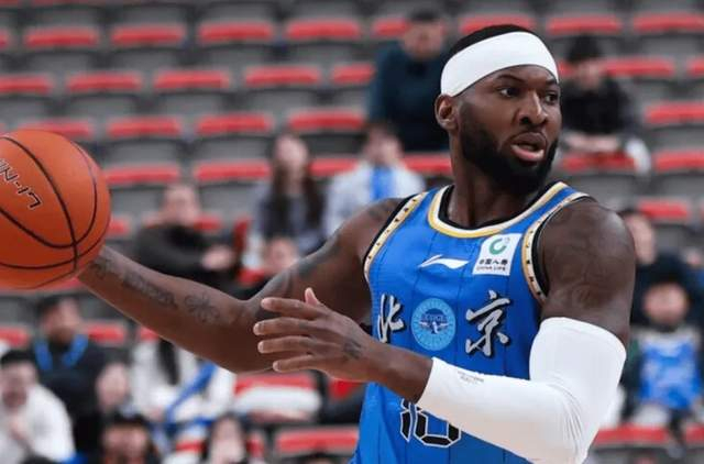 只赢江苏4分！许利民用人+战术引众怒，斯佩尔曼受伤后周琦累垮！|北京|陈盈骏|范子铭|篮板|球员_新浪体育_新浪新闻