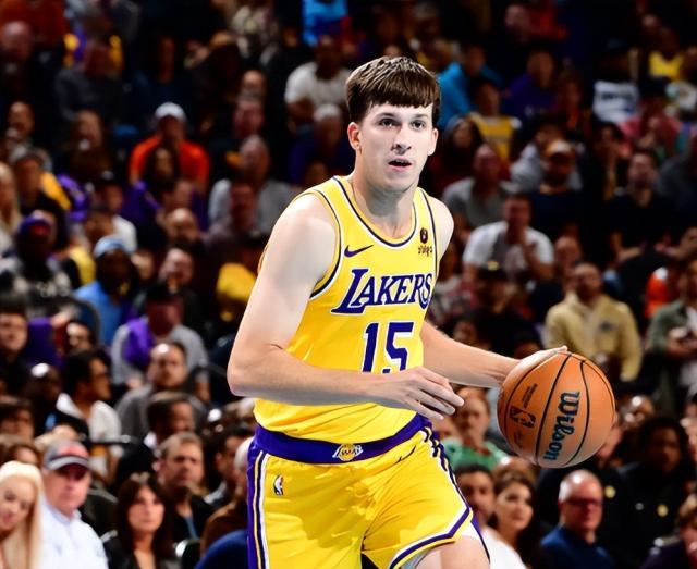 开云体育官网-打造湖人版吉诺比利？变阵内幕：哈姆找里夫斯谈话