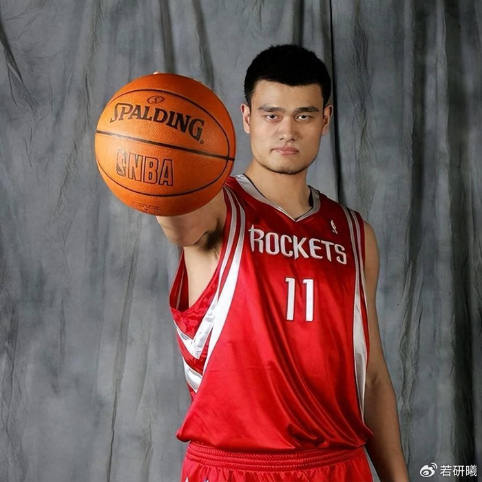 开云体育在线-NBA史上最疯狂的赛季！艾弗森3阵，邓肯2阵，1阵堪称无敌|科比·布莱恩特|蒂姆·邓肯|姚明|史蒂夫·纳什|卡梅隆·安东尼_新浪体育_新浪新闻