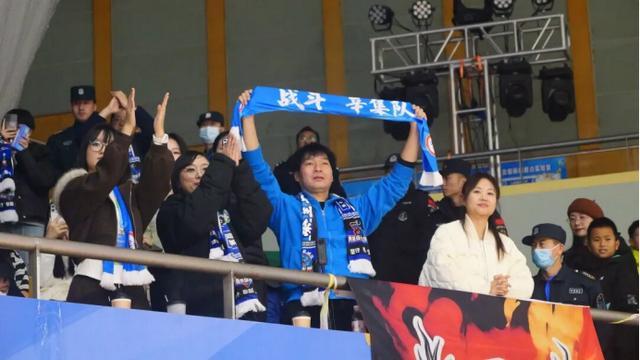 “河北五超”辛集球迷王明辉：车轮丈量热爱 热血点亮看台