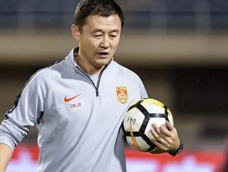 开云体育官网-孙继海遭暴击！足协发布青训改制意见，取消长约，天价赔偿金作古