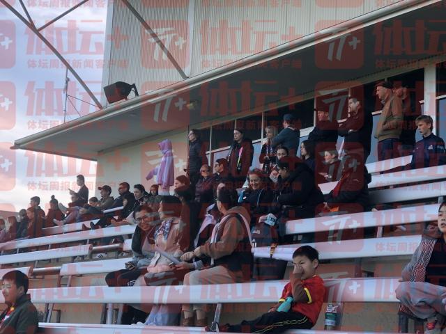 开云体育入口-中国女足进入世界杯节奏 孙雯亲自挂上助威横幅