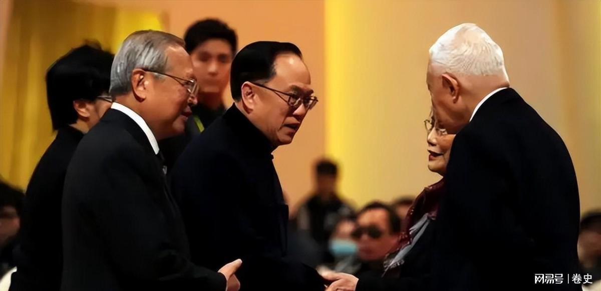 开云体育官网-“治港败类”曾荫权：治理香港7年，为何却在卸任后，获刑20个月